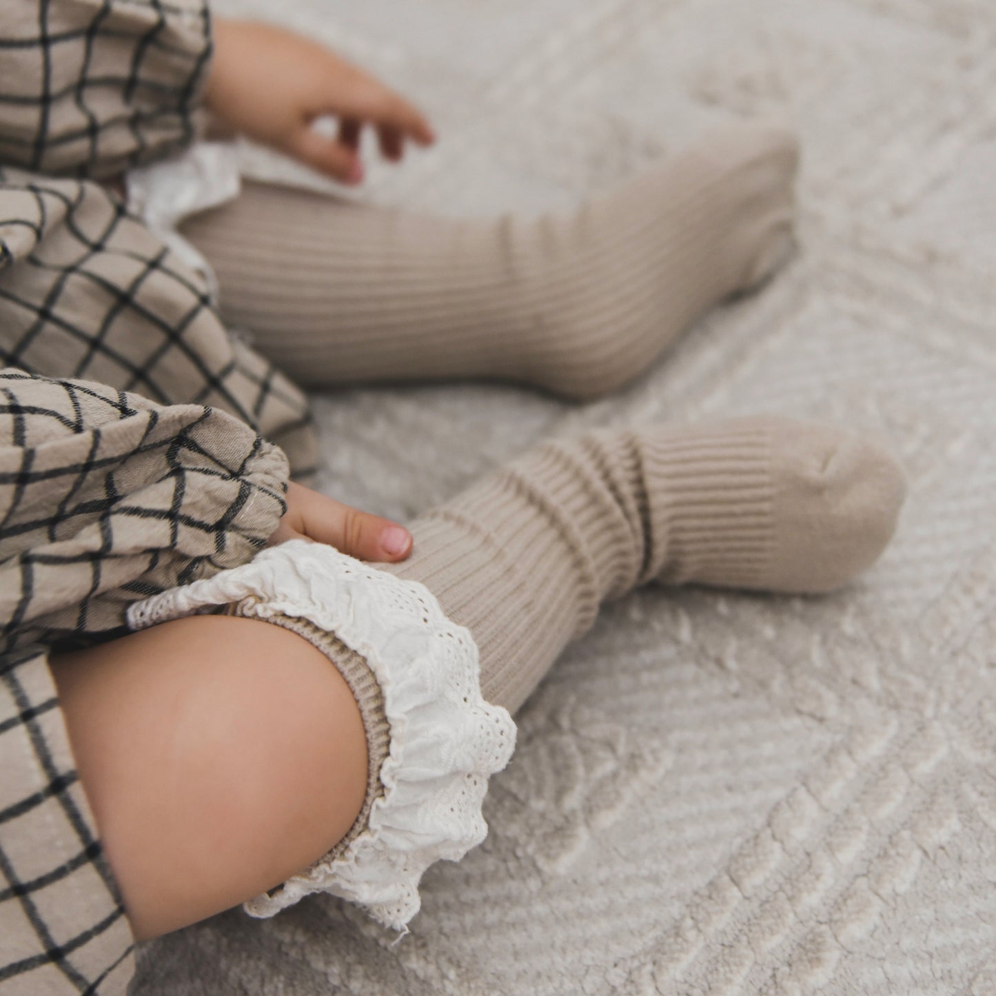 Lil’ Socks Brown -  Socken mit Spitze